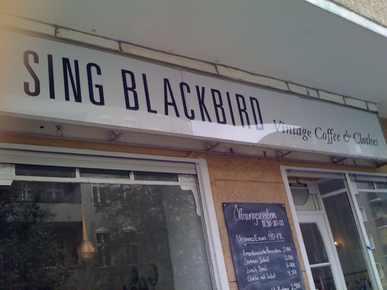 <!--:en-->Sing Blackbird!!!!The Cafe- Vintage Shop in Neukölln!!!!<!--:-->